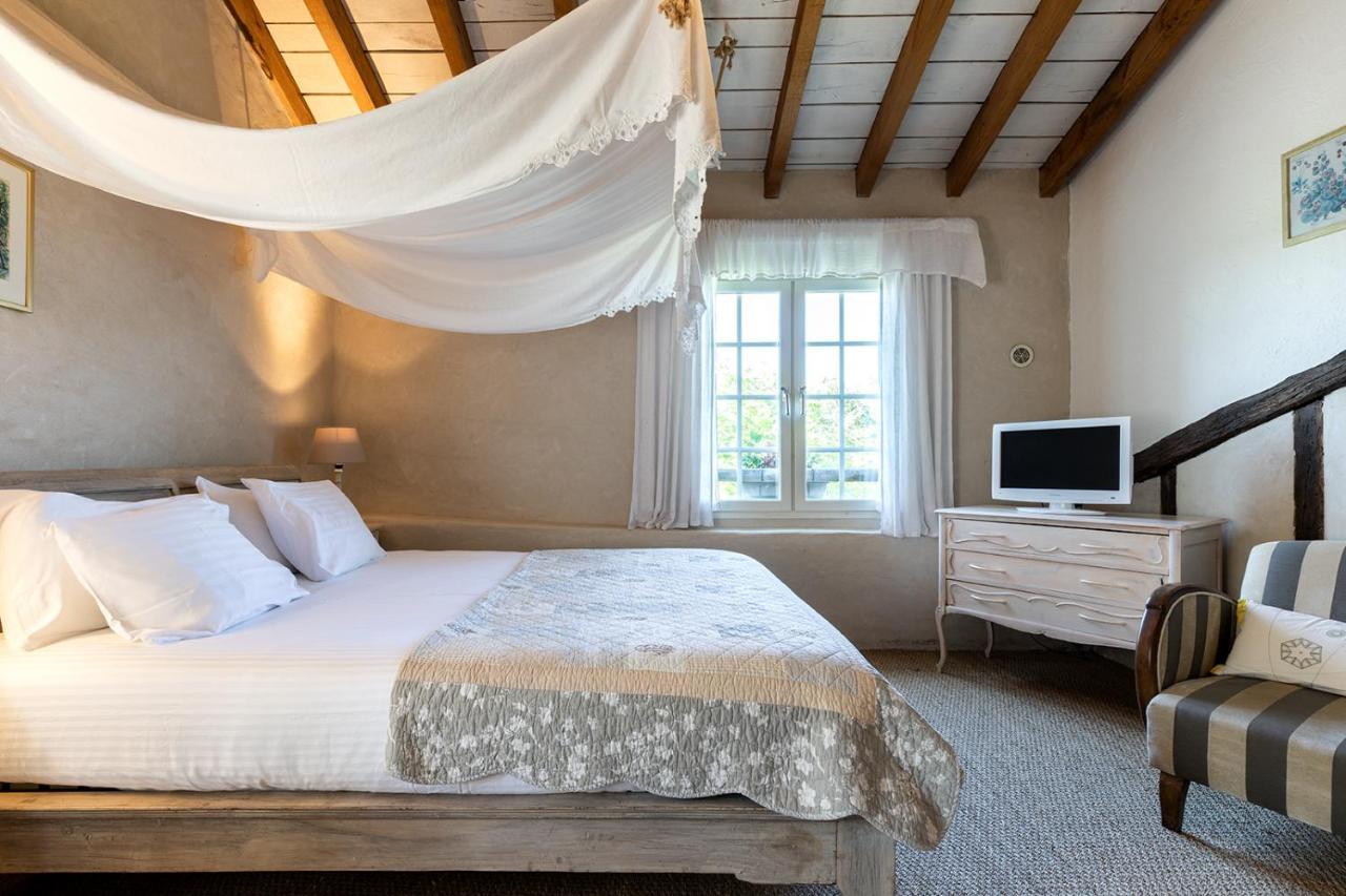 Domaine De Bassilour Hotel Bidart Bagian luar foto